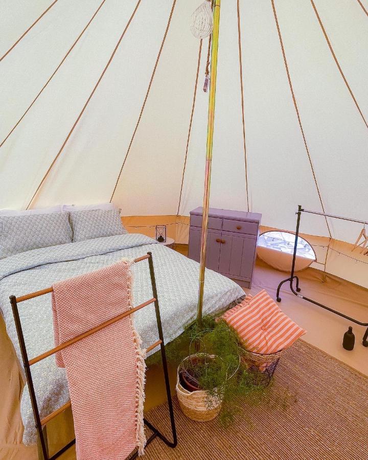 מלון Ciudanovita The Hunters Glamping מראה חיצוני תמונה