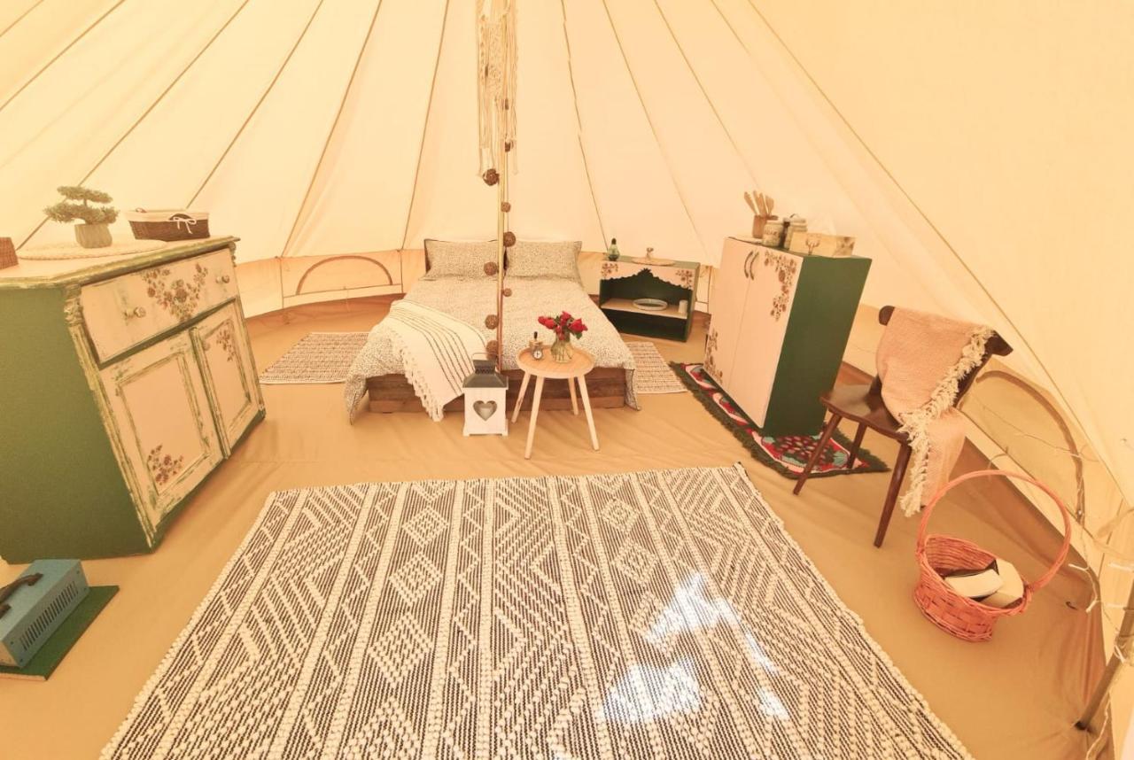 מלון Ciudanovita The Hunters Glamping מראה חיצוני תמונה