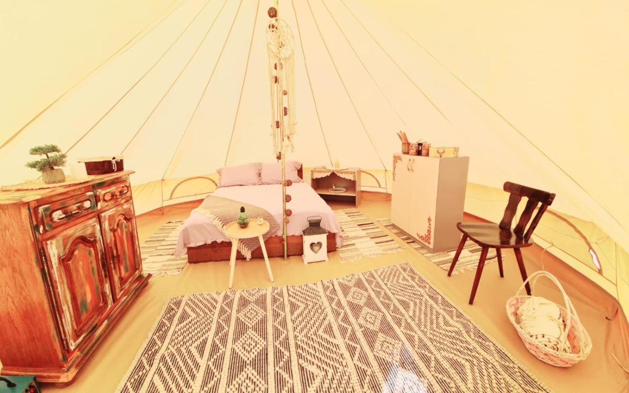 מלון Ciudanovita The Hunters Glamping מראה חיצוני תמונה