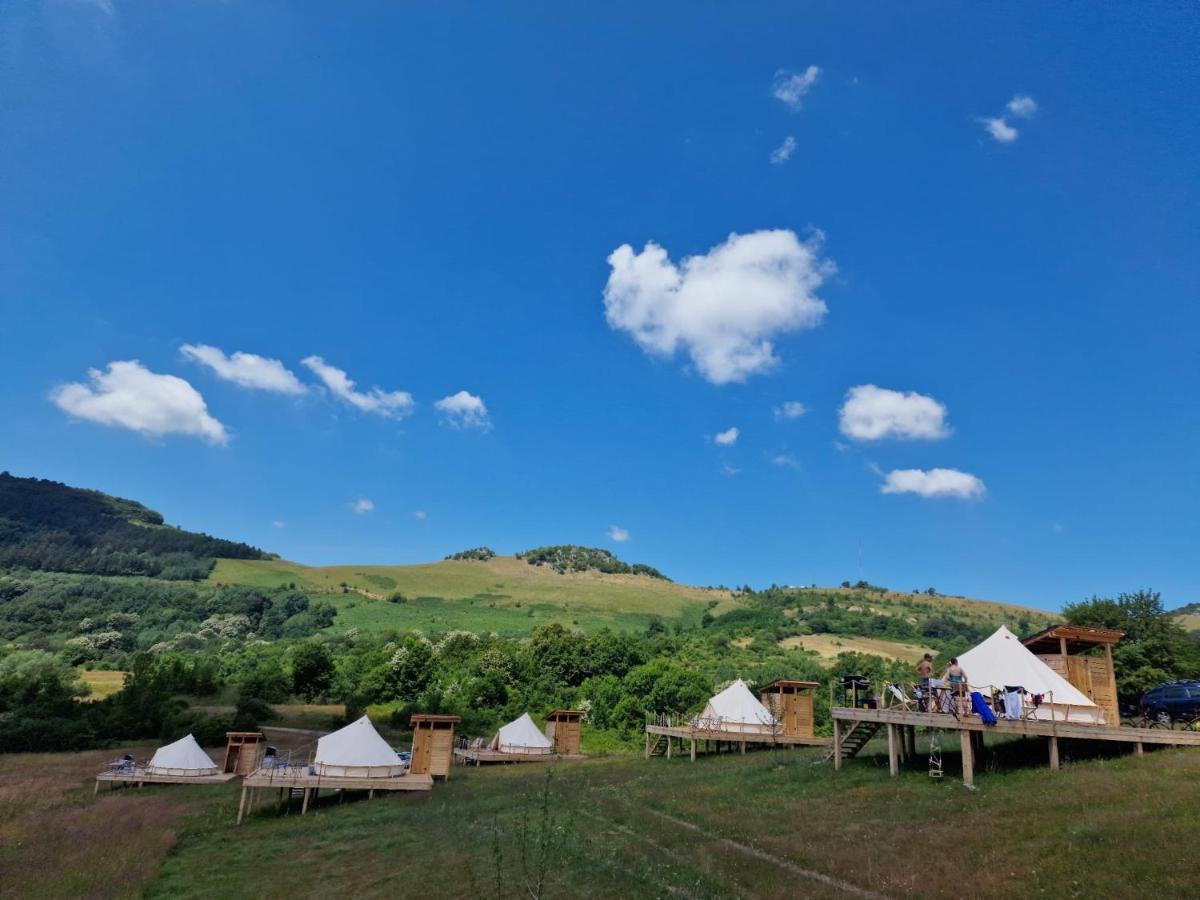 מלון Ciudanovita The Hunters Glamping מראה חיצוני תמונה