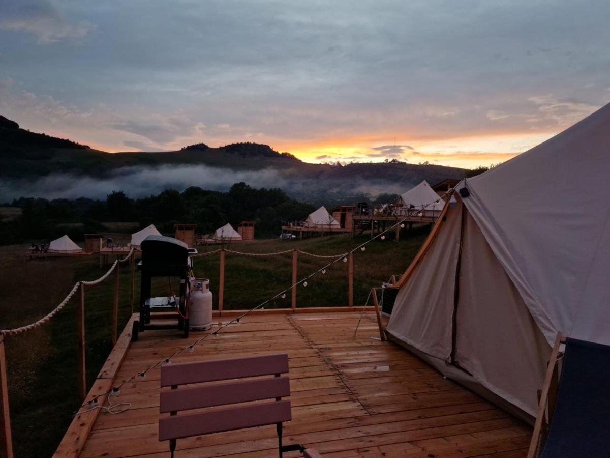 מלון Ciudanovita The Hunters Glamping מראה חיצוני תמונה