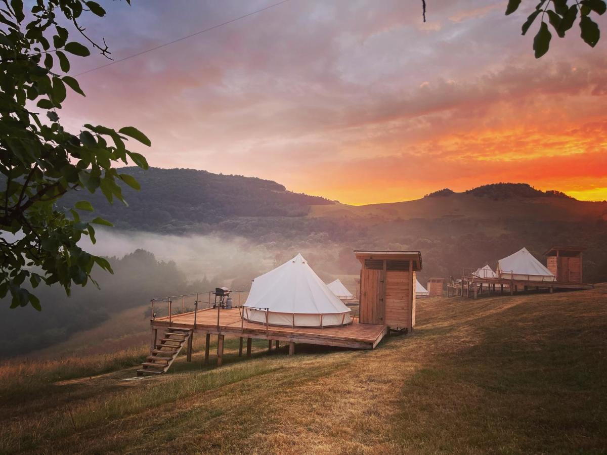מלון Ciudanovita The Hunters Glamping מראה חיצוני תמונה