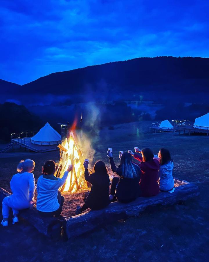 מלון Ciudanovita The Hunters Glamping מראה חיצוני תמונה