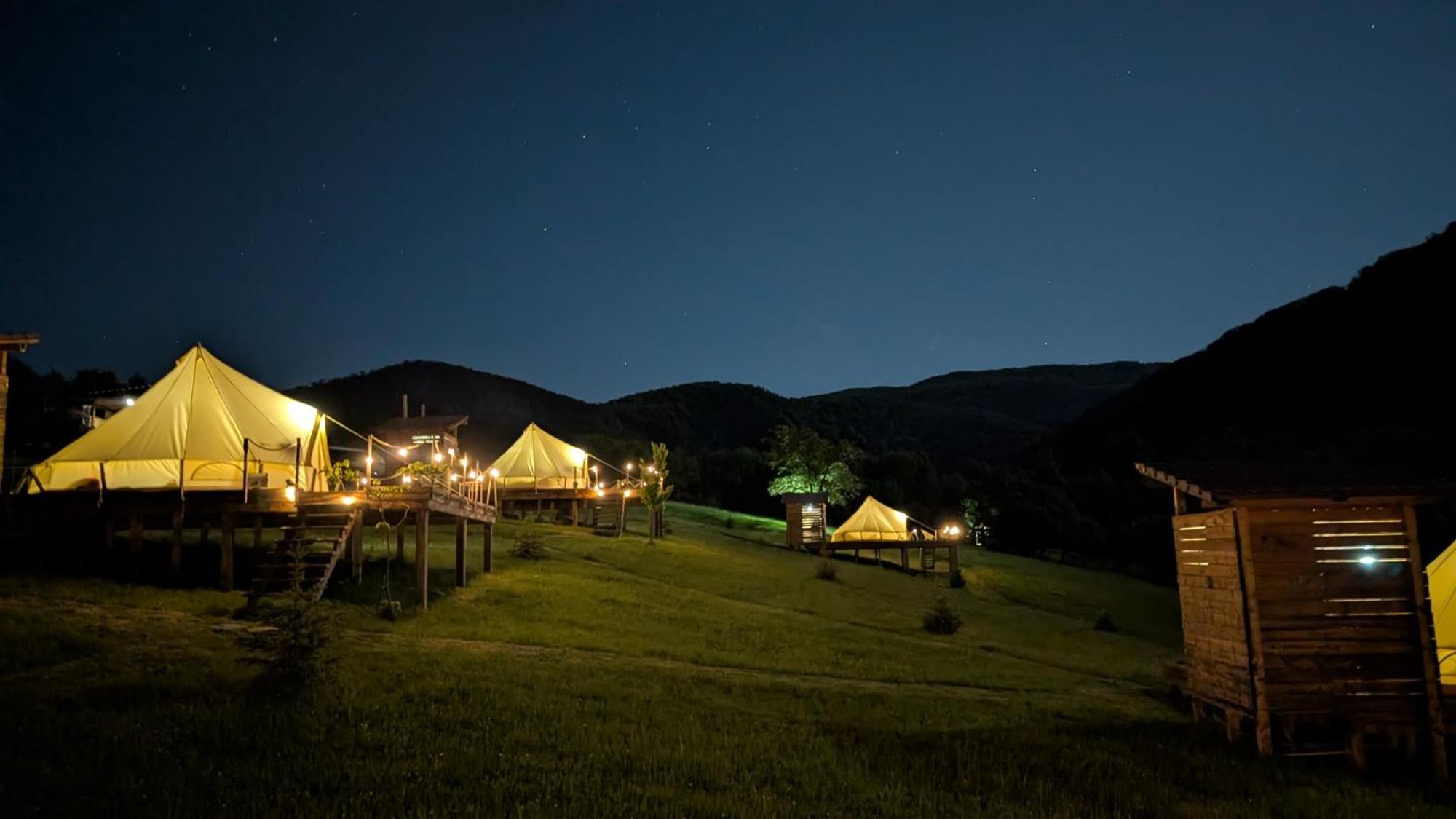 מלון Ciudanovita The Hunters Glamping מראה חיצוני תמונה